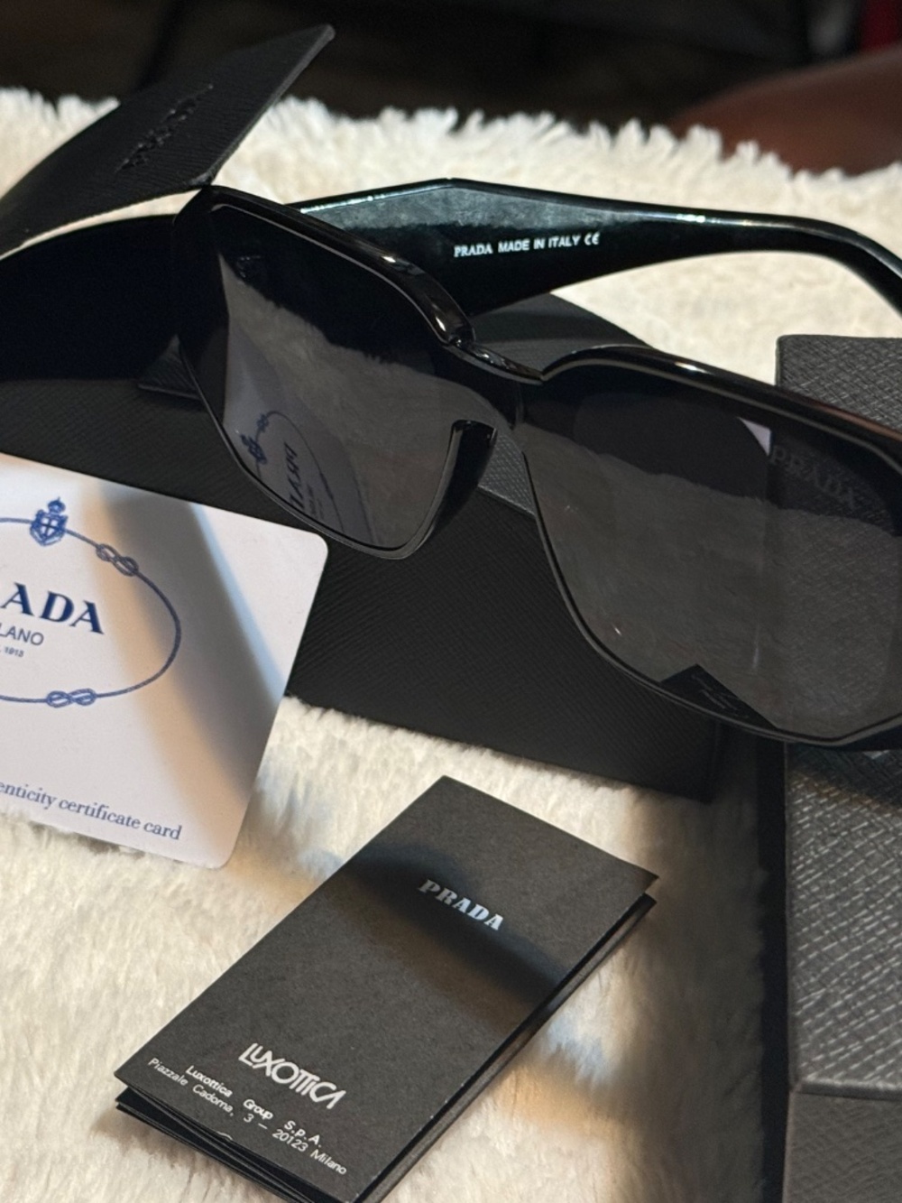 Prada - Picture 3 of 11